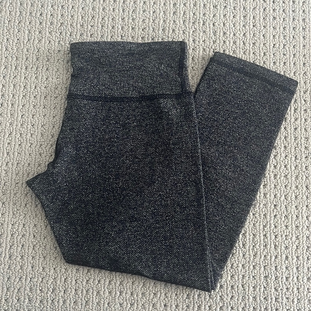 Lululemon cropped legging, size 6